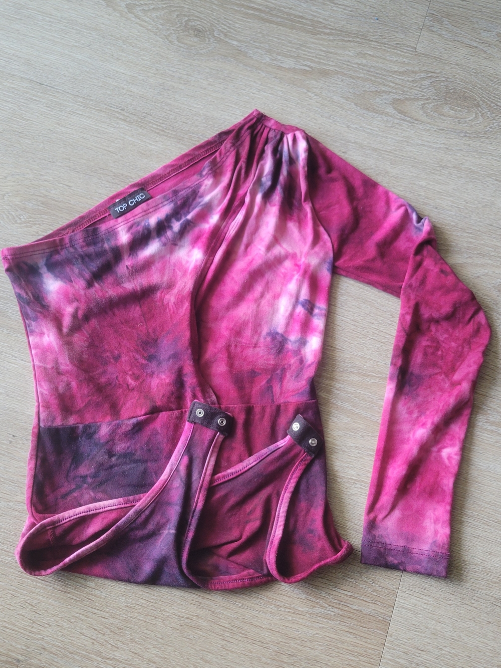 One-Shoulder Tie-Dye Bodysuit in Magenta